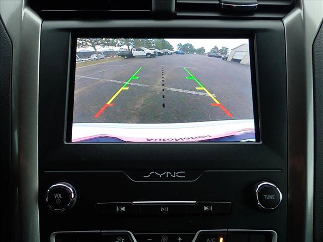 Used 2020 Ford Fusion SE AWD/4WD image 16
