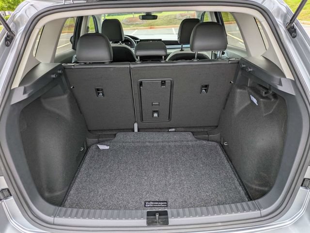 Used 2025 Volkswagen Taos SE FWD image 13