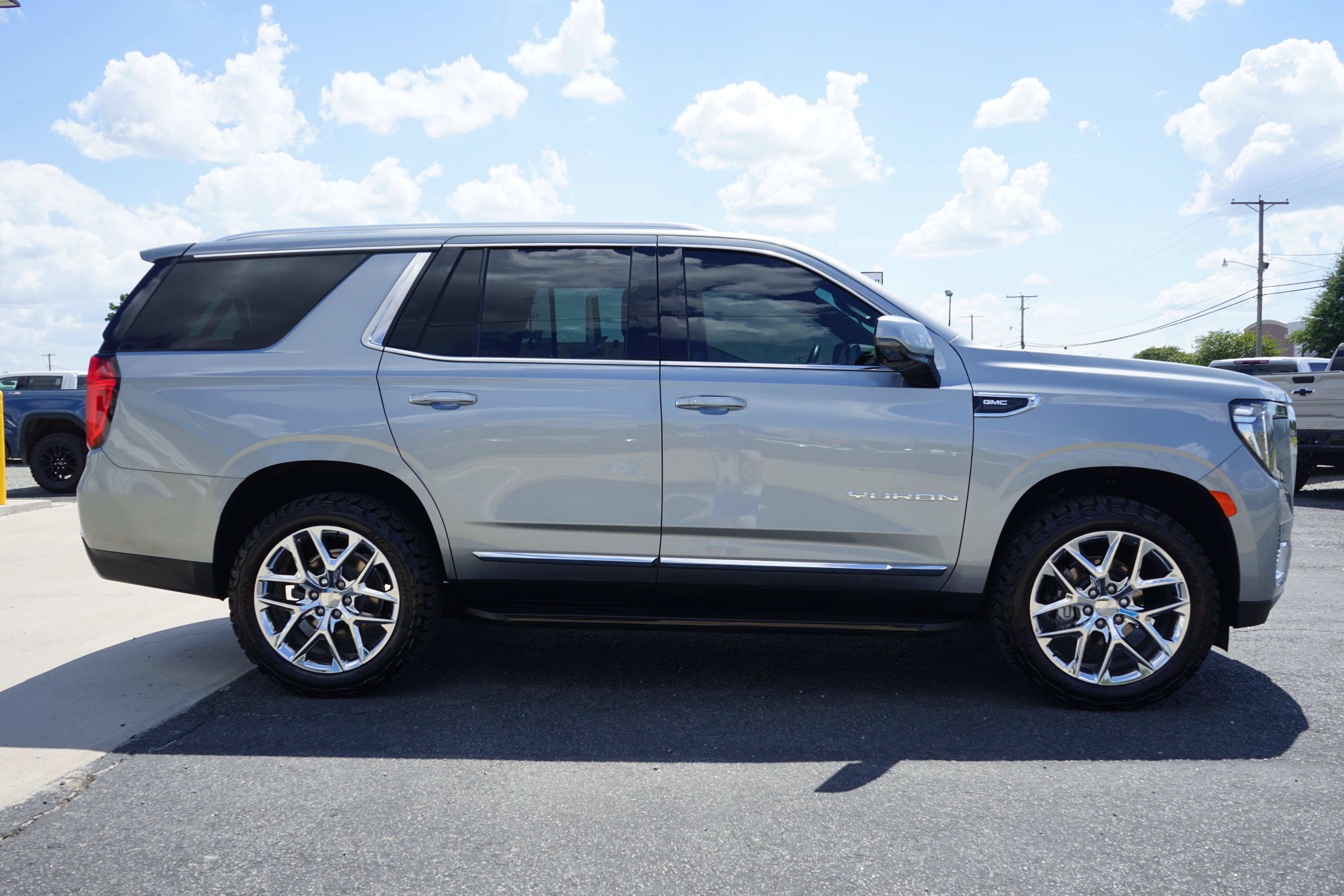 Used 2024 GMC Yukon SLT w/ SLT Luxury Package AWD/4WD image 6
