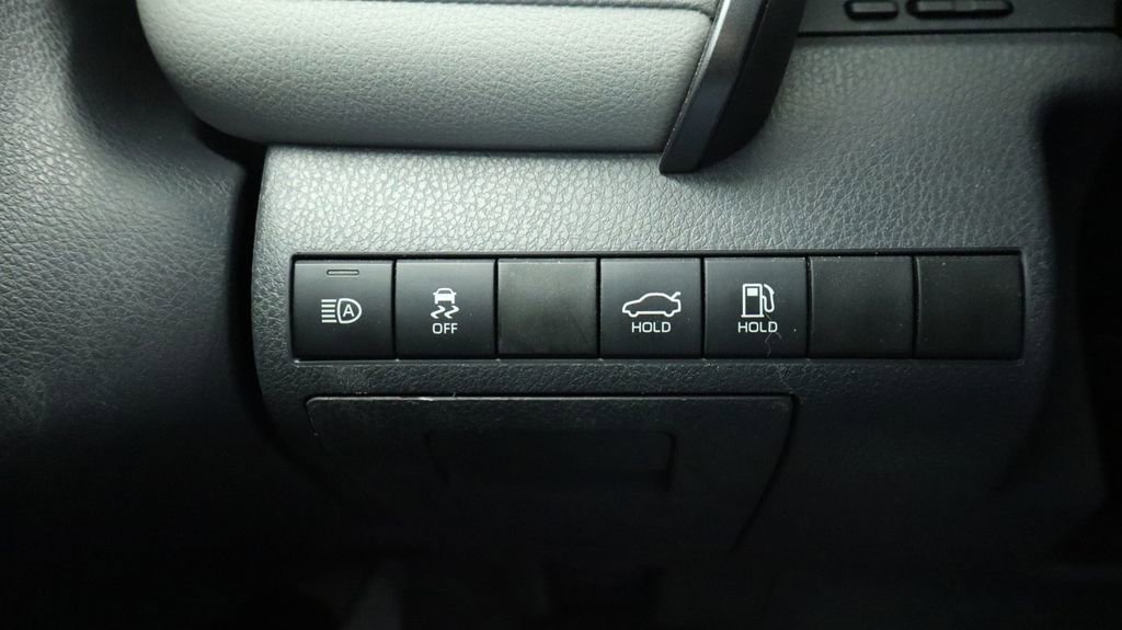 Used 2020 Toyota Camry XLE FWD image 30