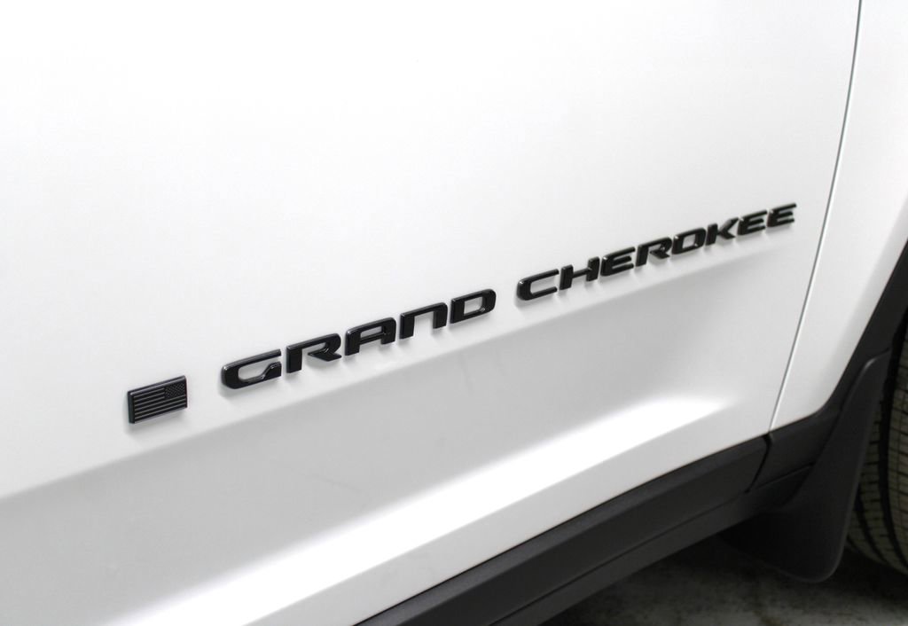 New 2025 Jeep Grand Cherokee Laredo image 36