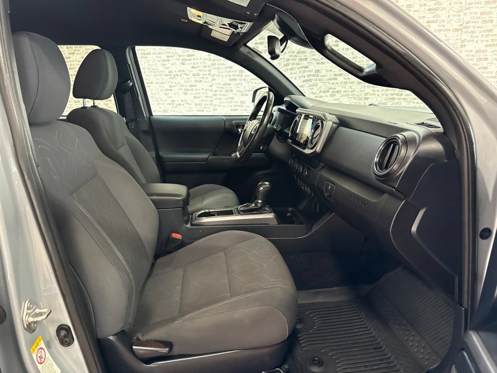 Used 2019 Toyota Tacoma TRD Off-Road AWD/4WD image 11