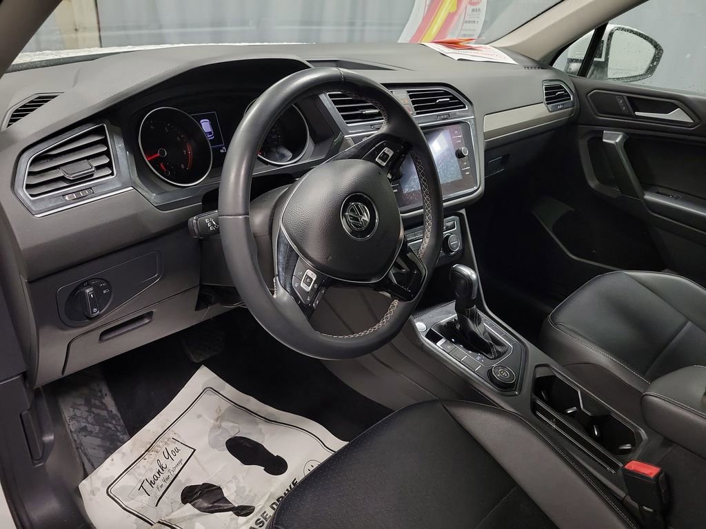 Used 2021 Volkswagen Tiguan SE w/ Panoramic Sunroof Package image 13
