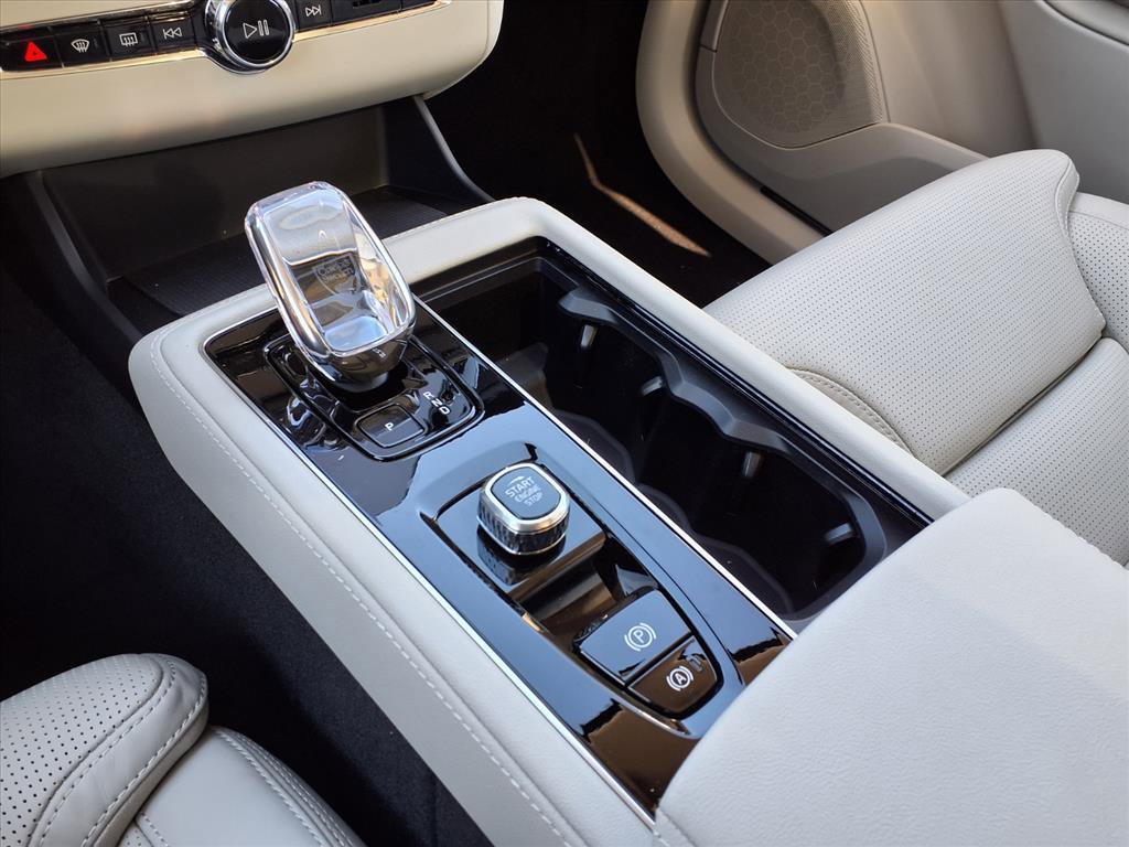 New 2026 Volvo XC90 B6 Ultra w/ Protection Package image 14