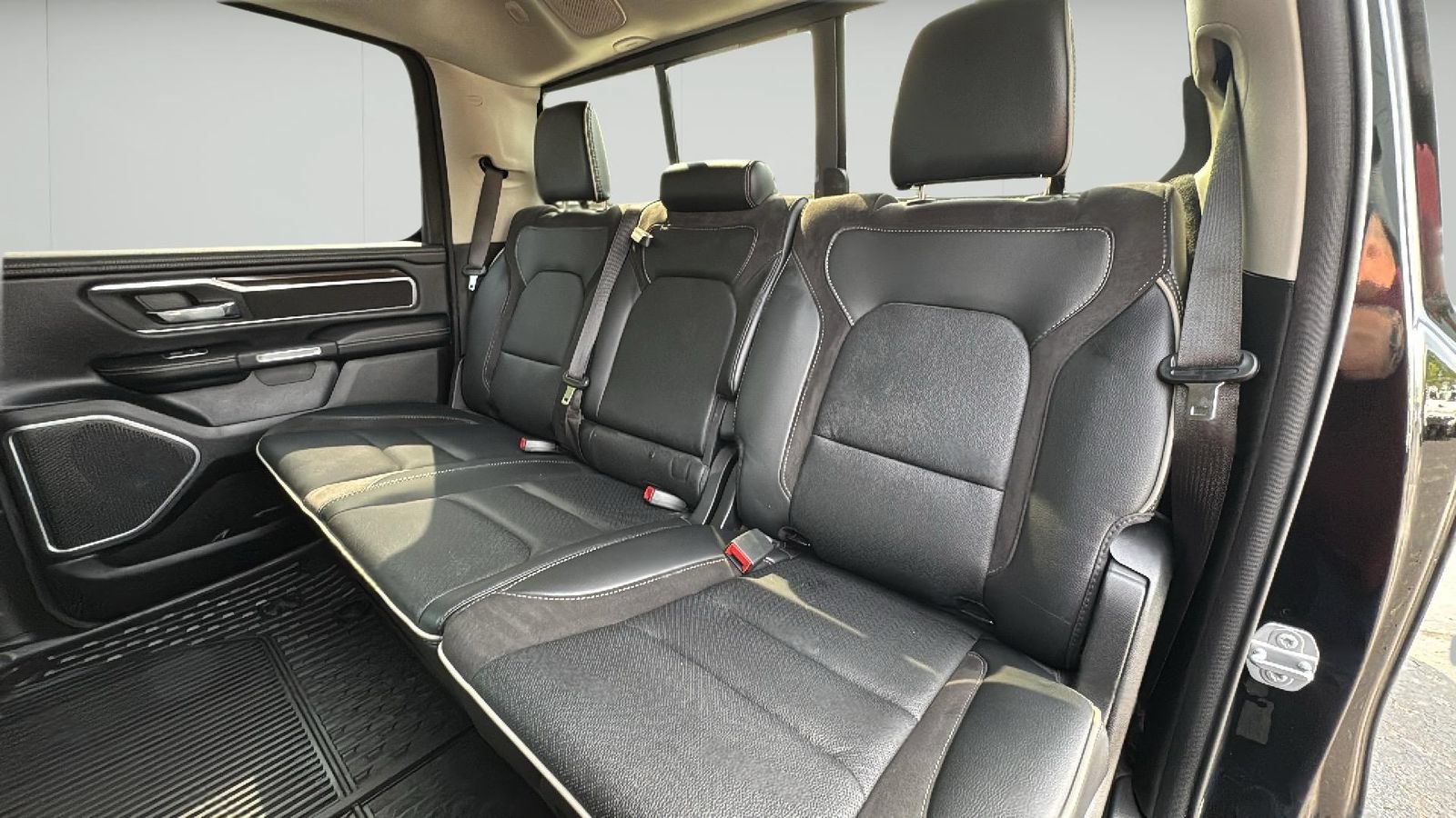 Used 2022 RAM 1500 Laramie AWD/4WD image 29
