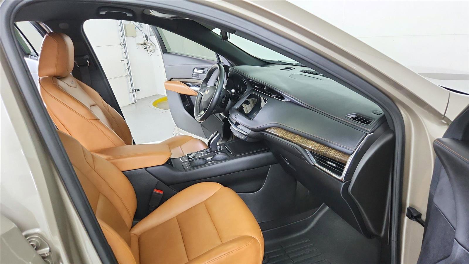 Used 2022 Cadillac XT4 Premium Luxury w/ Enhanced Visibility Package AWD/4WD image 21
