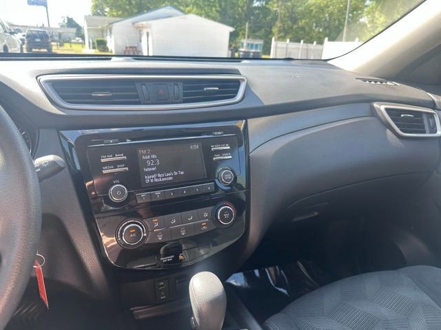 Used 2016 Nissan Rogue S AWD/4WD image 16