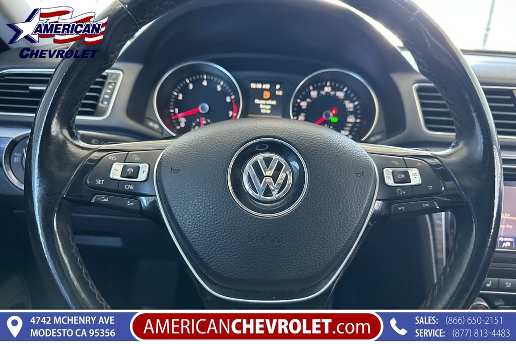 Used 2018 Volkswagen Passat 3.6 SEL Premium FWD image 32