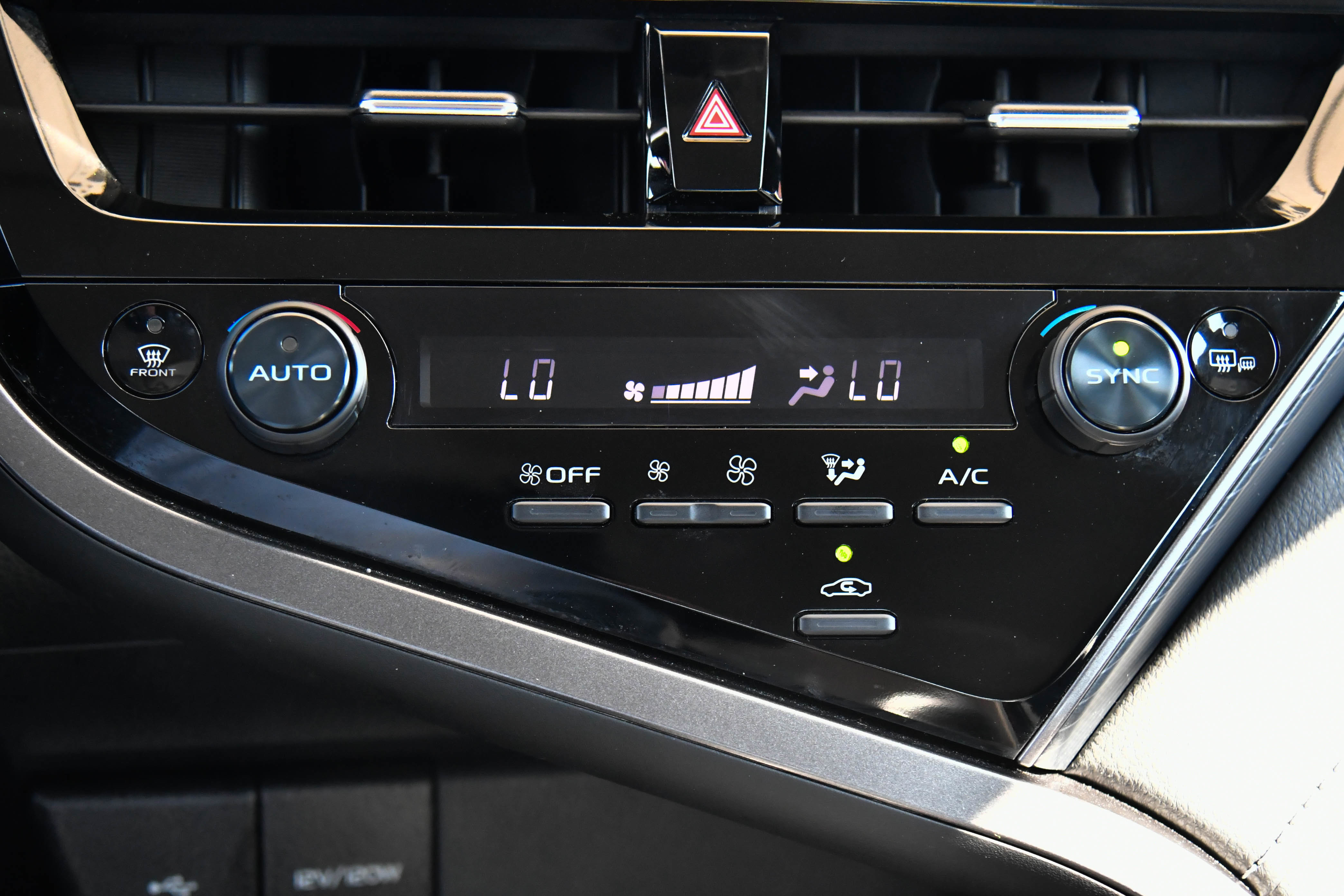 Used 2024 Toyota Camry SE image 23