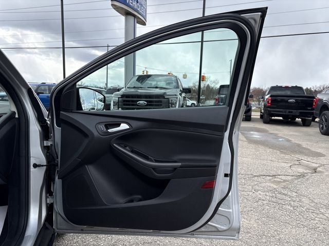 Used 2018 Ford Focus SEL w/ Cold Weather Package FWD image 26