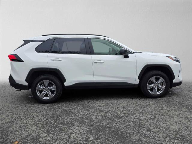 Used 2025 Toyota RAV4 LE AWD/4WD image 2