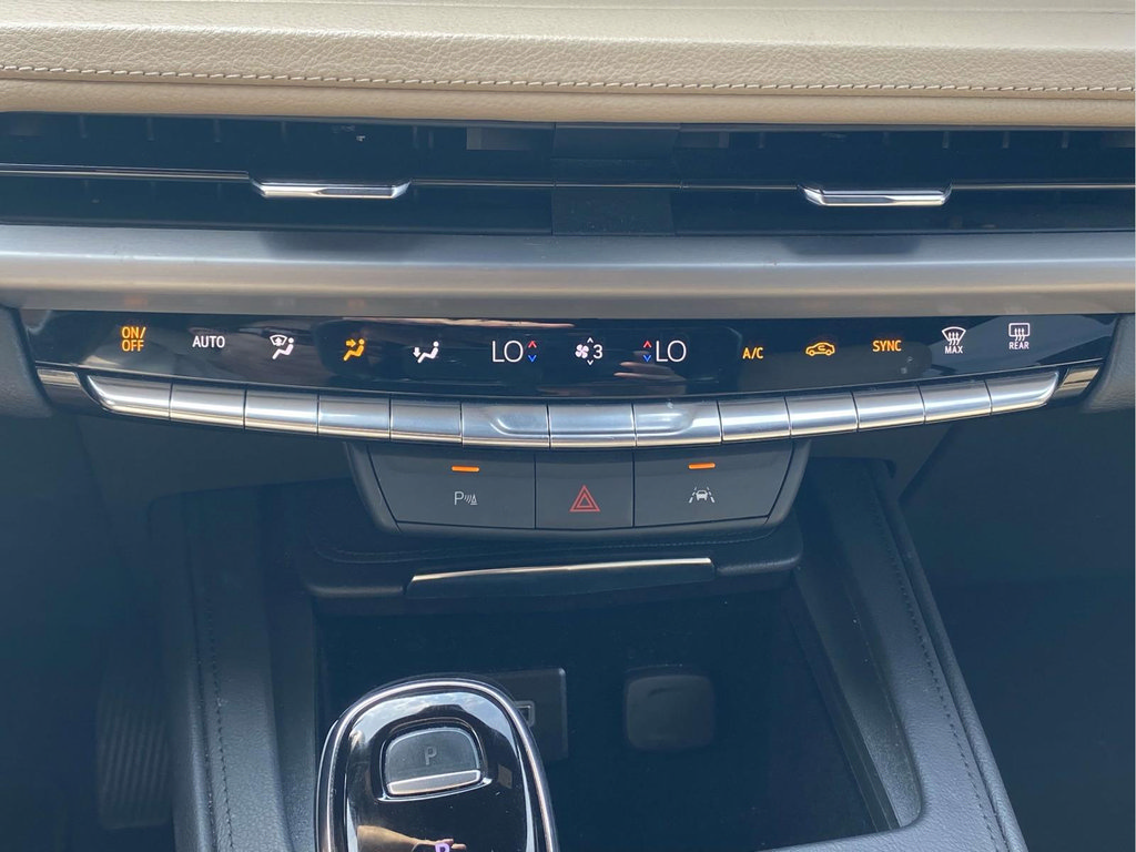 Used 2025 Cadillac XT4 Premium Luxury FWD image 28