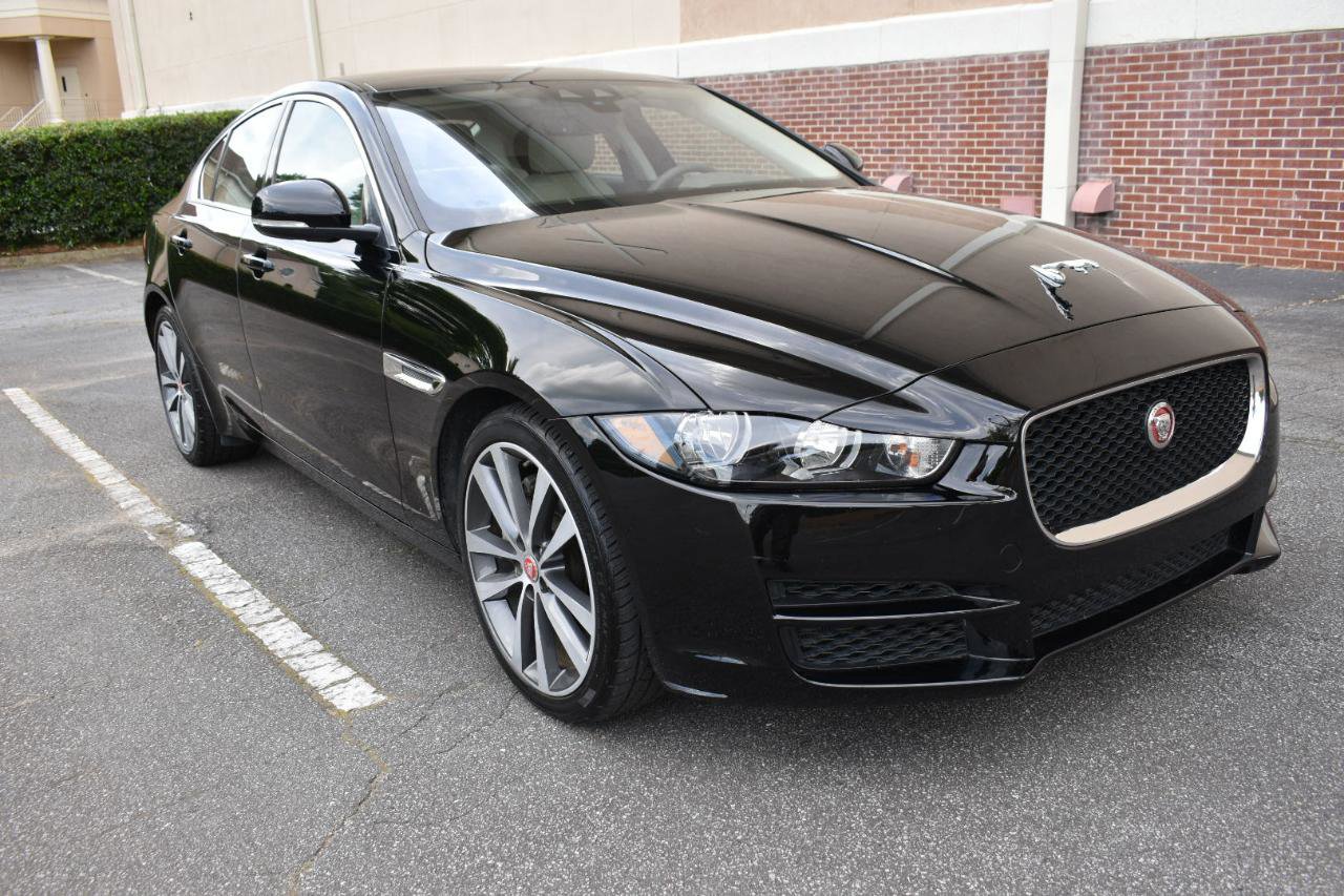 Used 2019 Jaguar XE Prestige RWD image 5