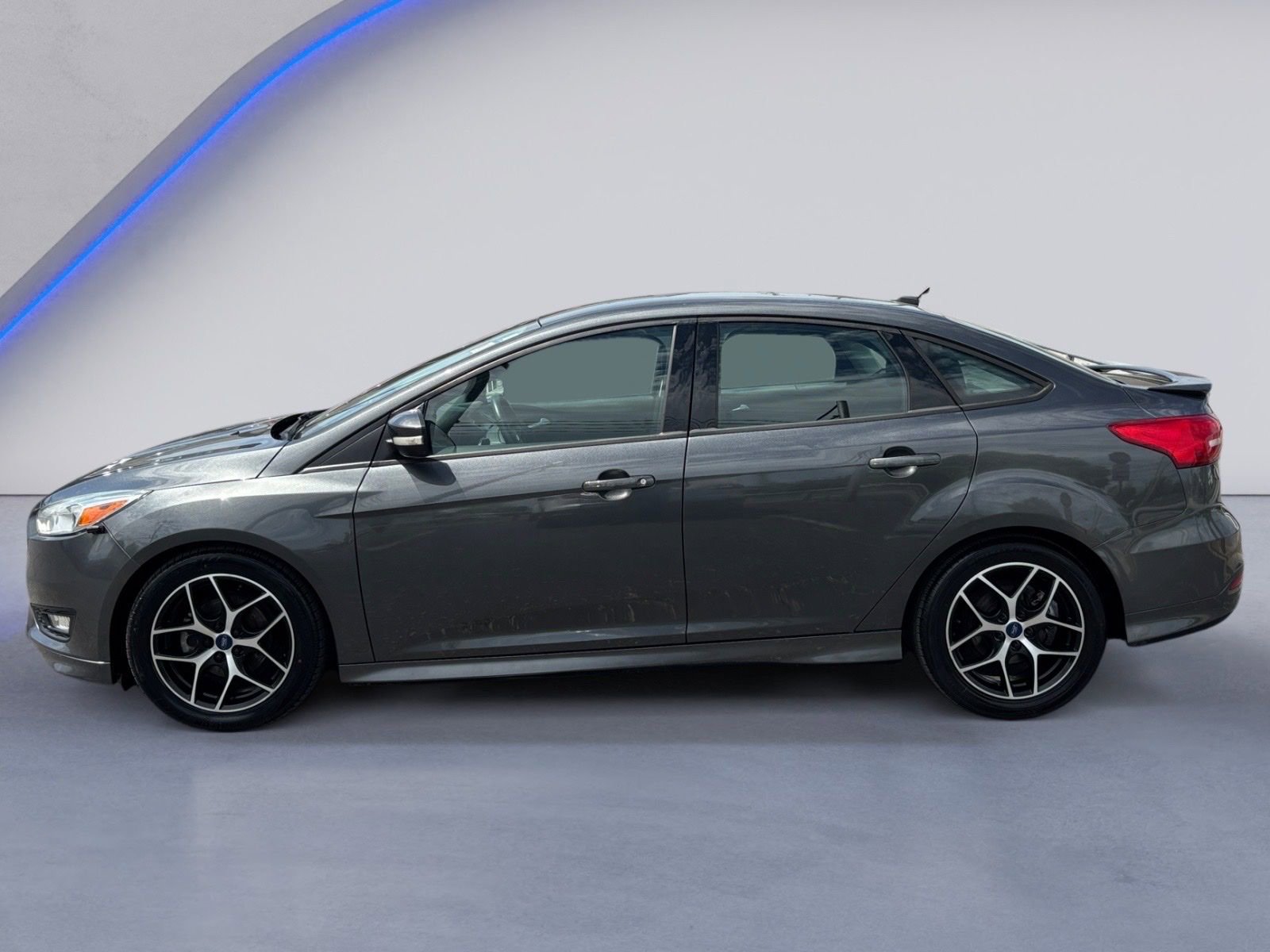 Used 2016 Ford Focus SE w/ SE Sport Package image 11