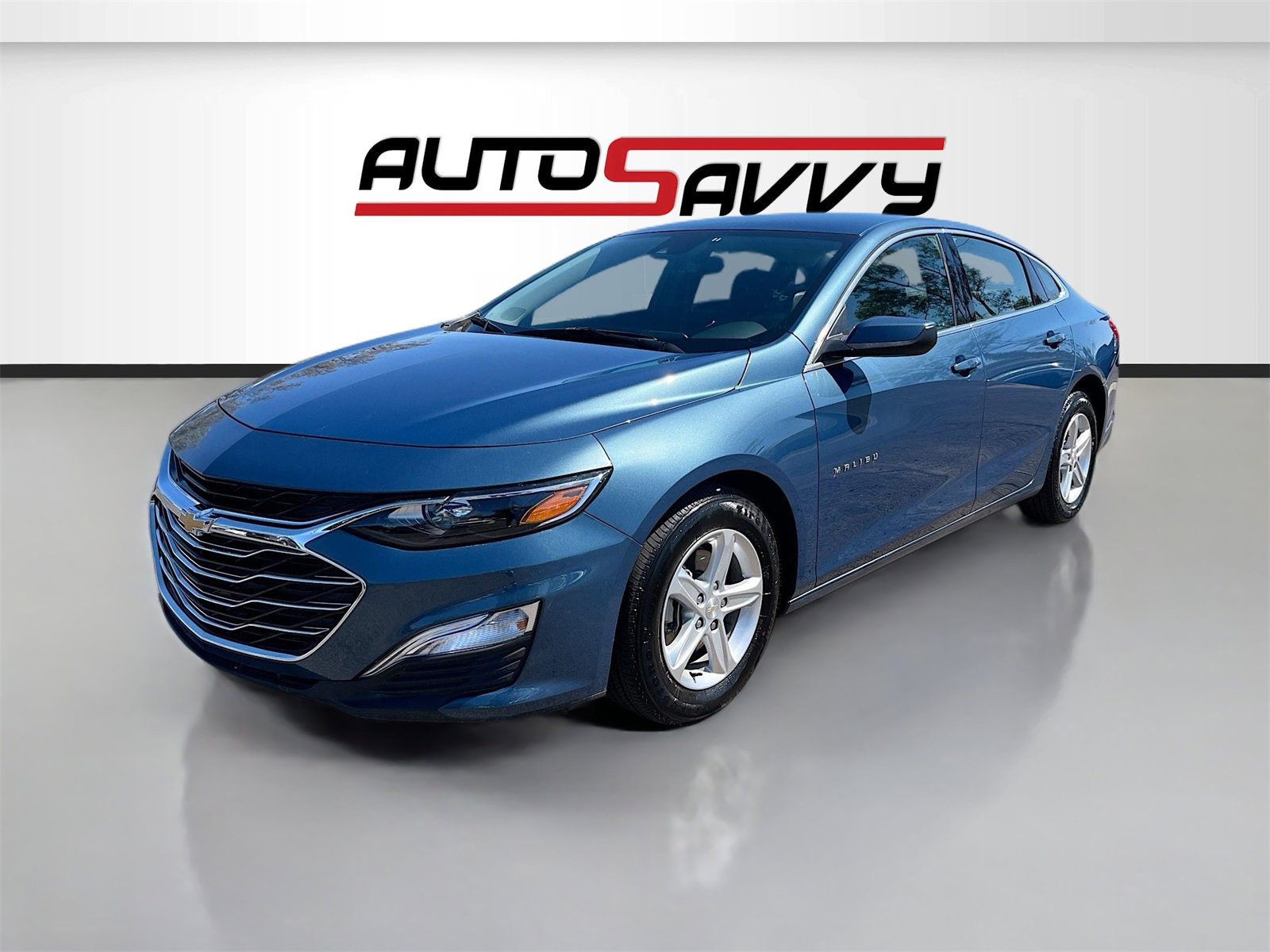 Used 2025 Chevrolet Malibu LS image 3