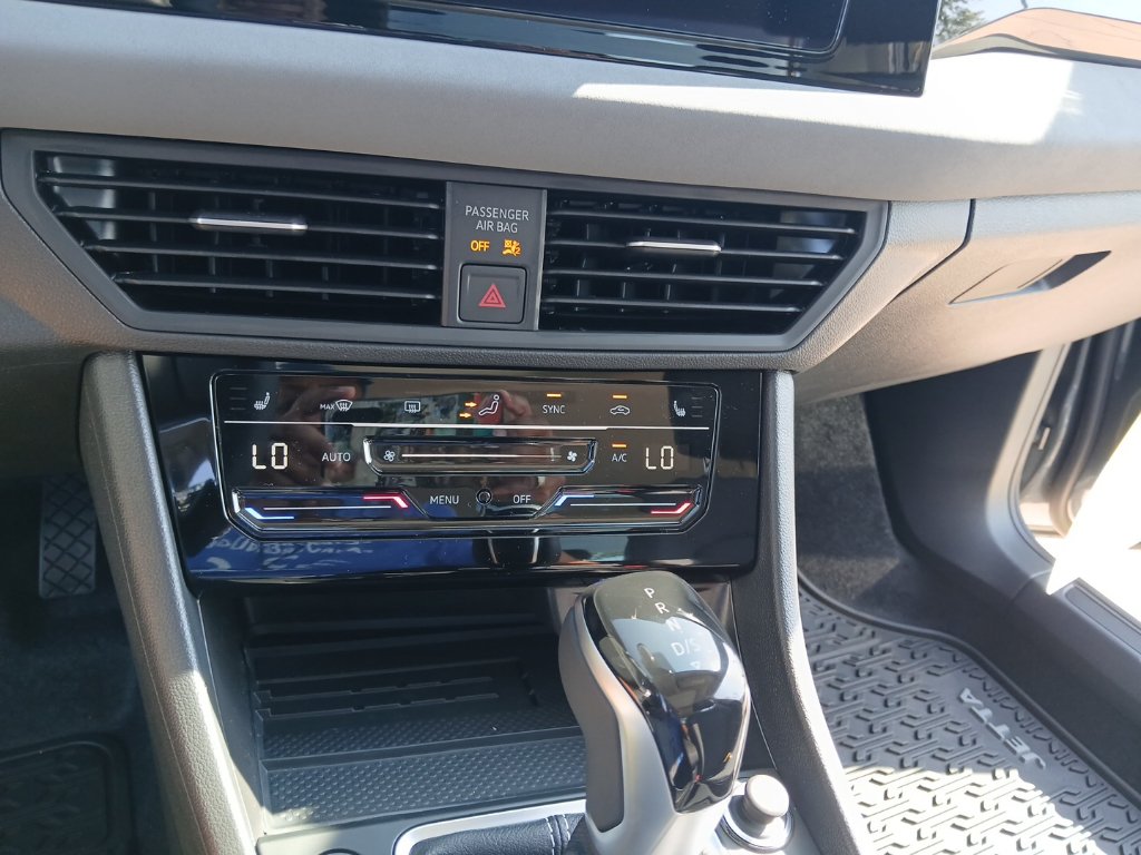 New 2027 Volkswagen Jetta SE FWD image 16