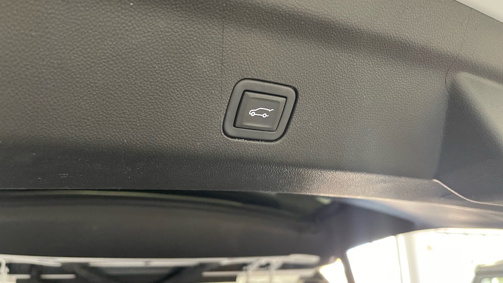 Used 2024 Chevrolet Suburban RST w/ Luxury Package image 38