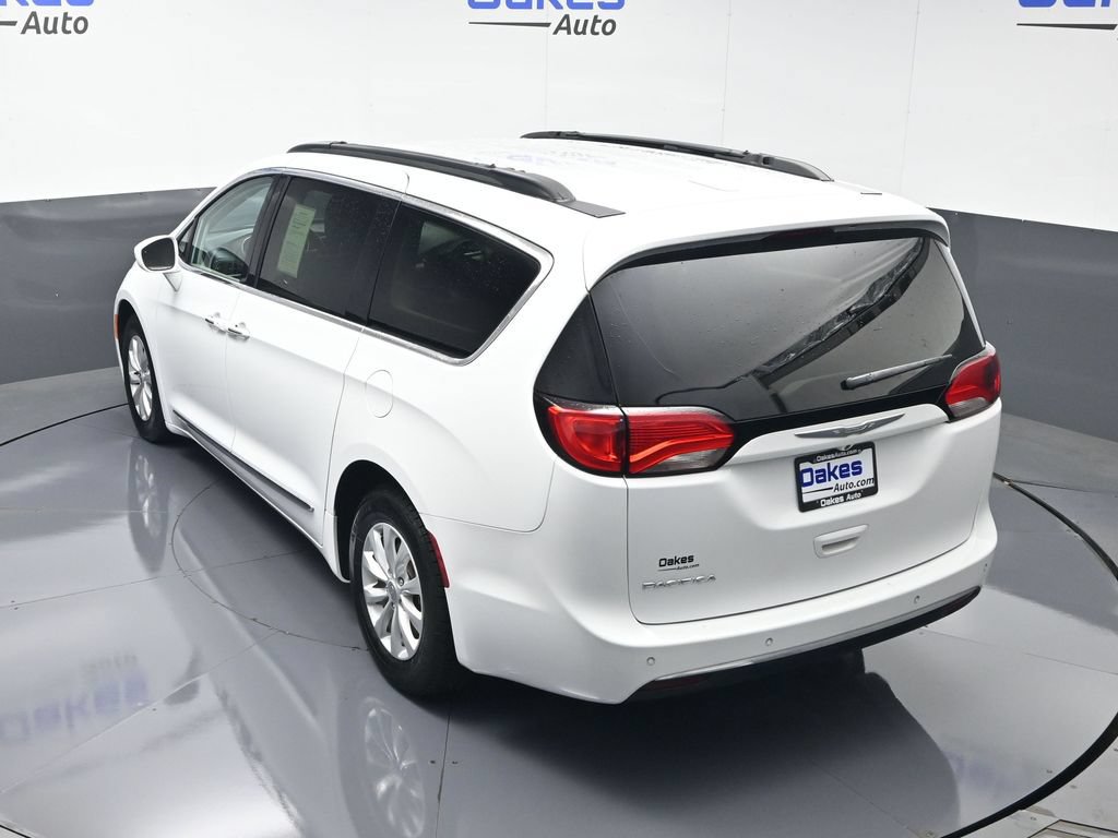 Used 2017 Chrysler Pacifica Touring-L FWD image 47
