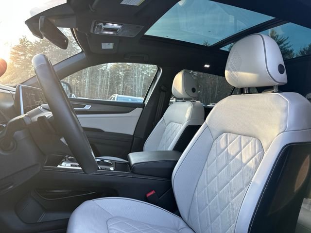 Used 2025 Volkswagen Atlas Cross Sport SEL Premium R-Line image 13