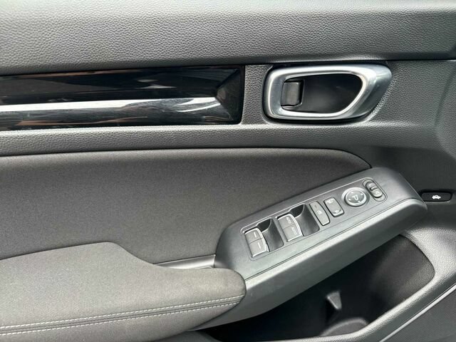 Used 2025 Honda Civic Sport image 11