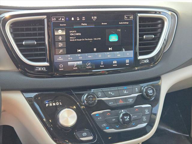 Certified 2023 Chrysler Pacifica Touring-L FWD image 7