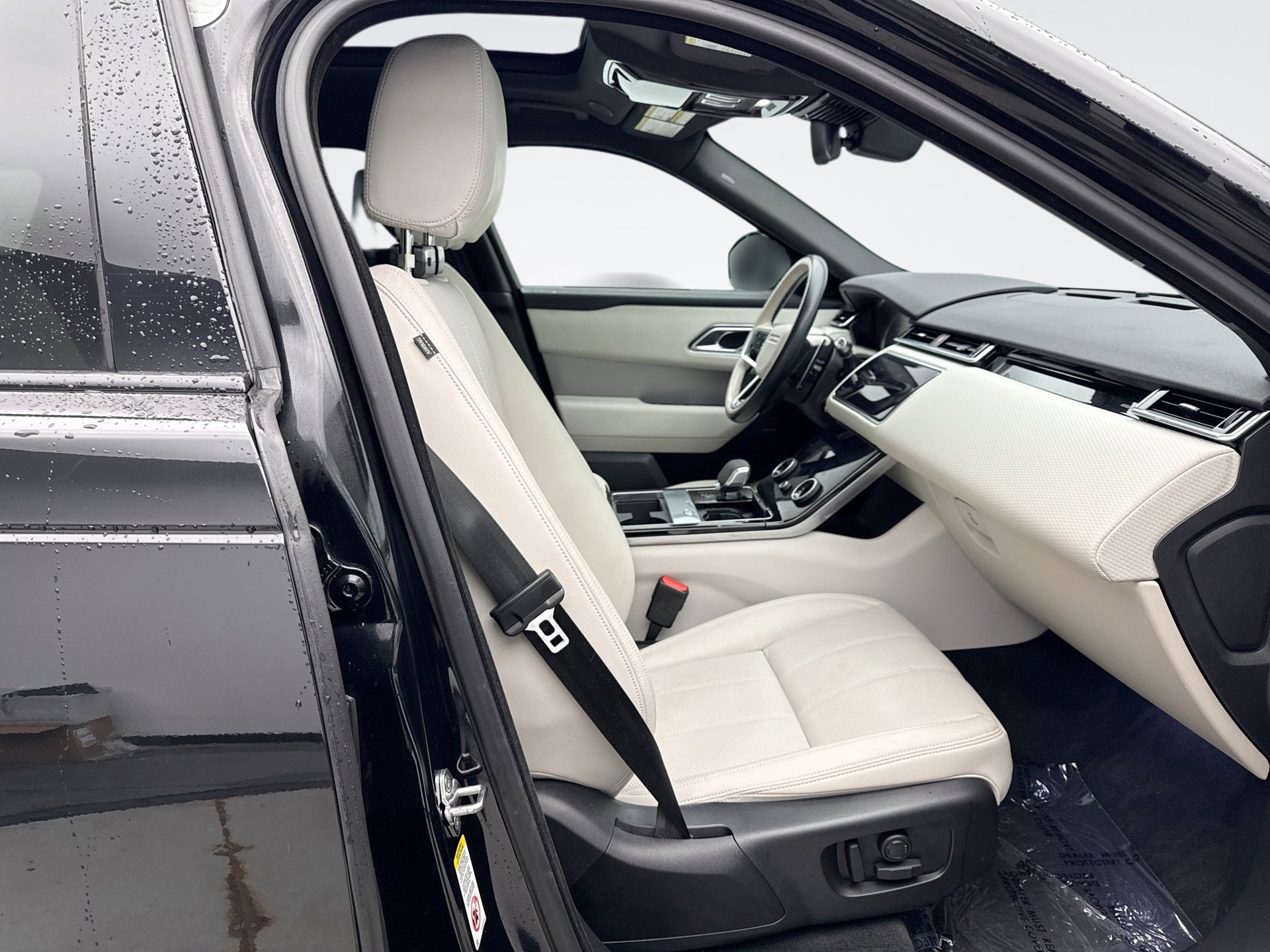 Used 2023 Land Rover Range Rover Velar R-Dynamic S image 18