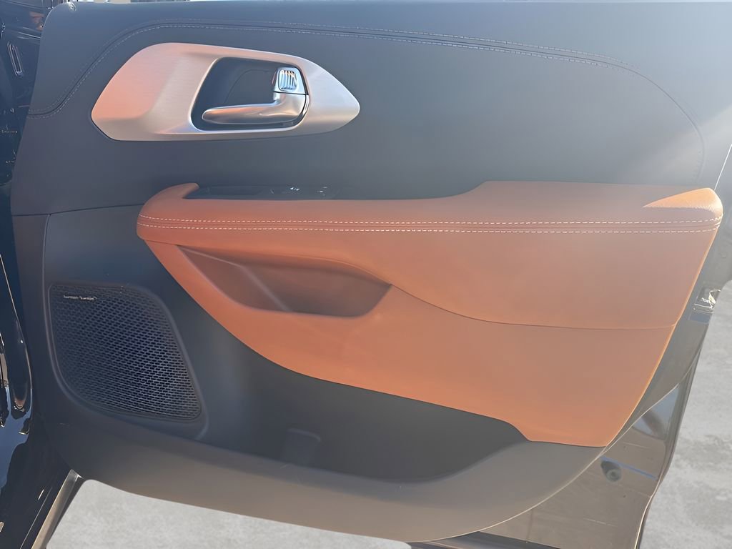 New 2026 Chrysler Pacifica Pinnacle image 10