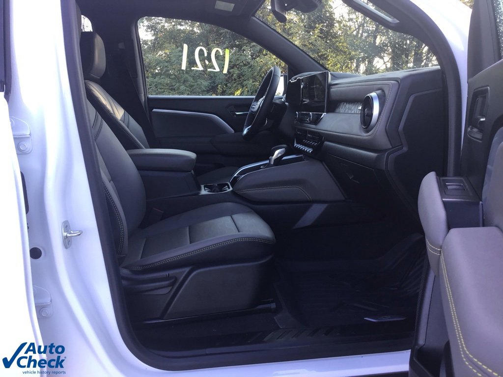 Used 2025 Chevrolet Colorado ZR2 w/ Technology Package image 23