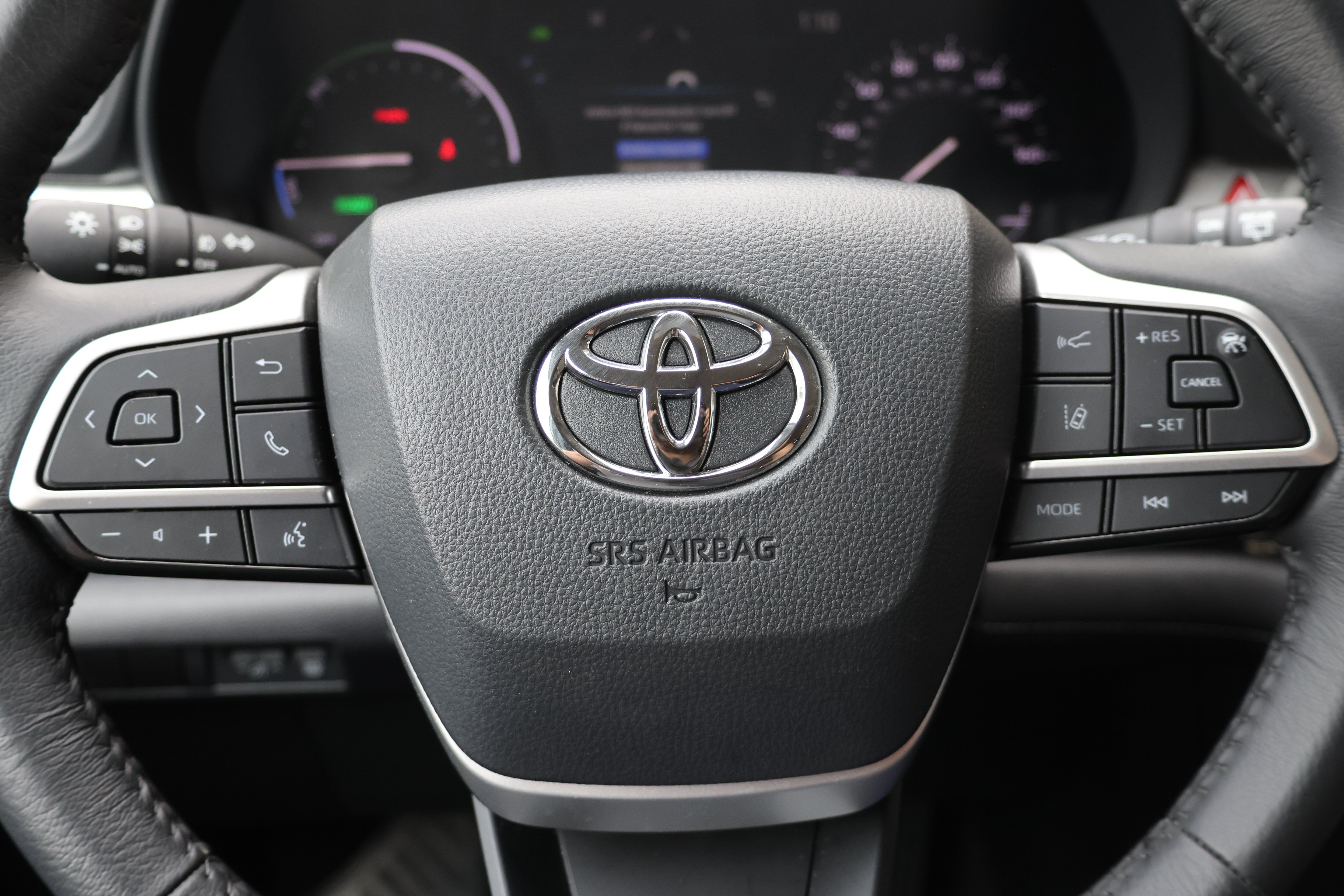 Certified 2025 Toyota Sienna XLE FWD image 33