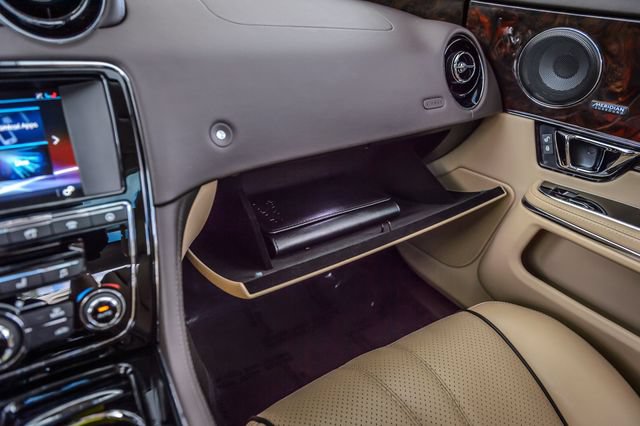 Used 2016 Jaguar XJ R-Sport RWD image 48
