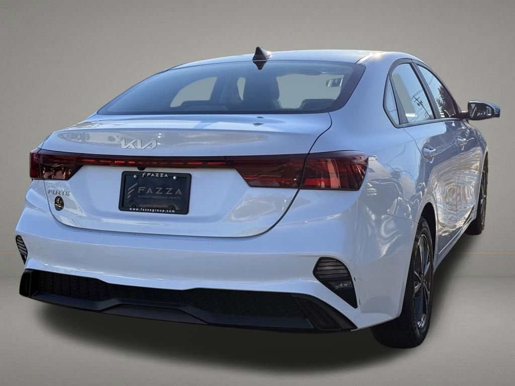 Used 2023 Kia Forte LXS FWD image 5