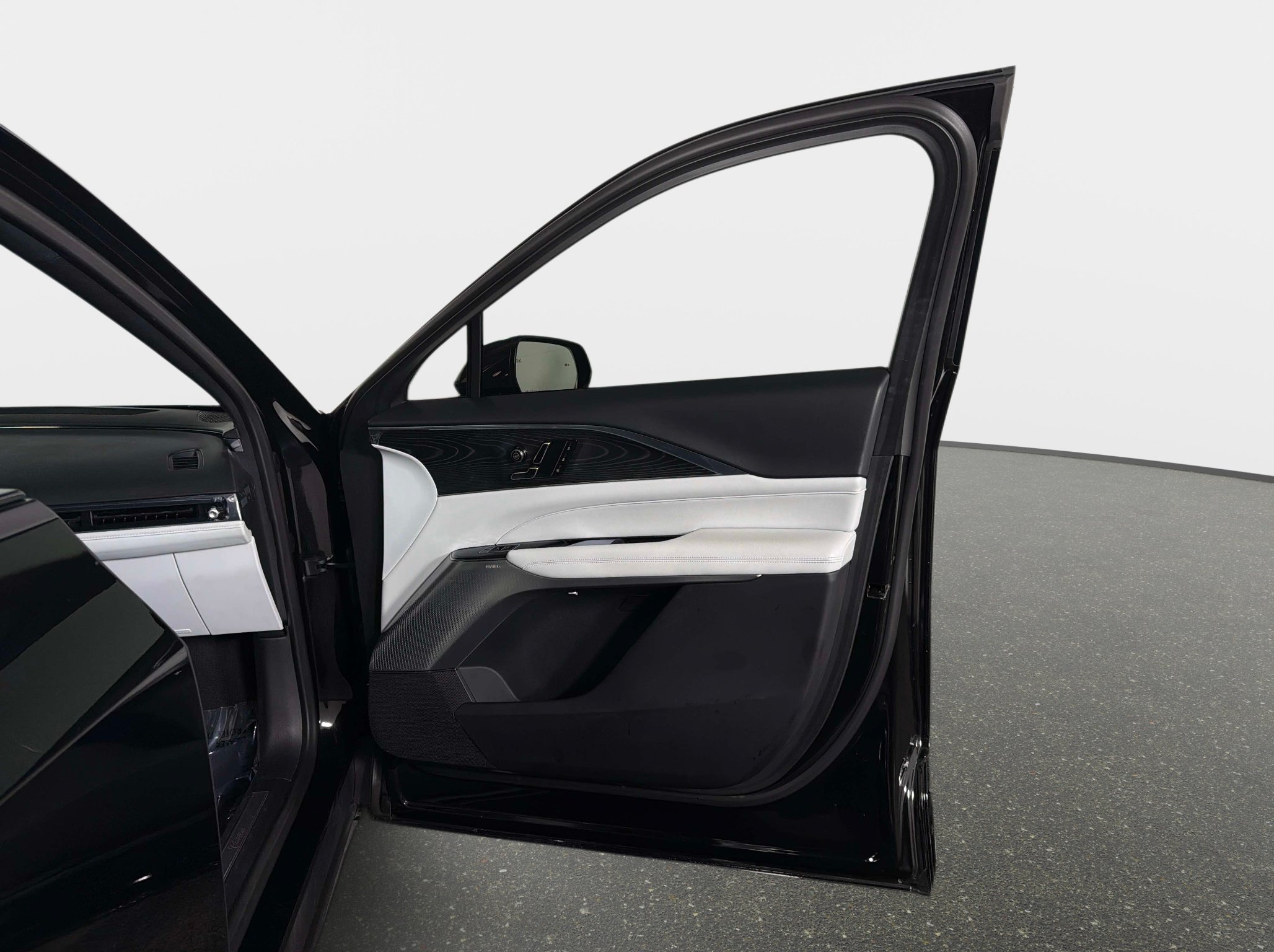 Used 2024 Cadillac Lyriq Luxury RWD image 18