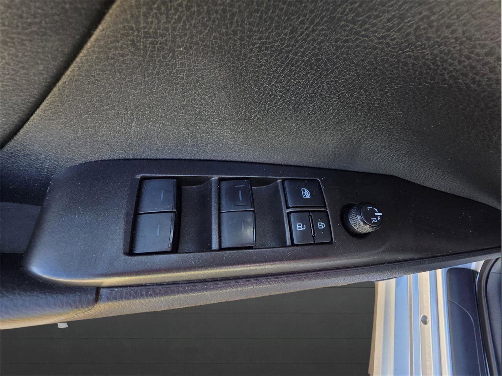 Used 2022 Toyota Camry SE image 17