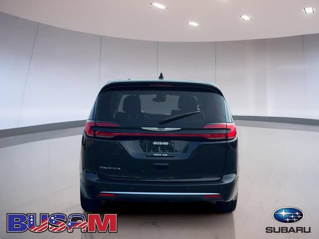 Used 2023 Chrysler Pacifica Touring-L FWD image 5