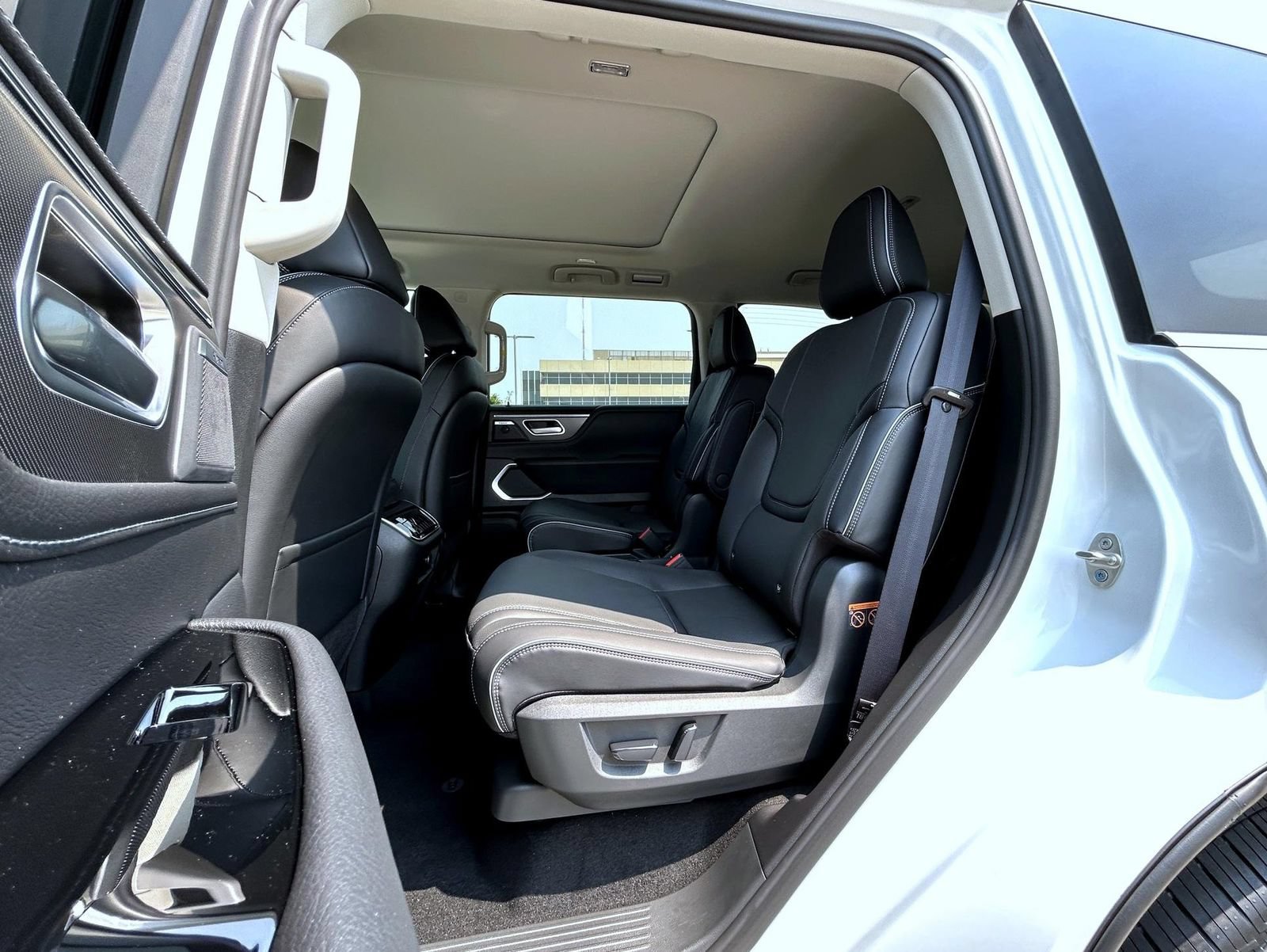 New 2027 INFINITI QX80 Luxe w/ Cargo Package AWD/4WD image 21