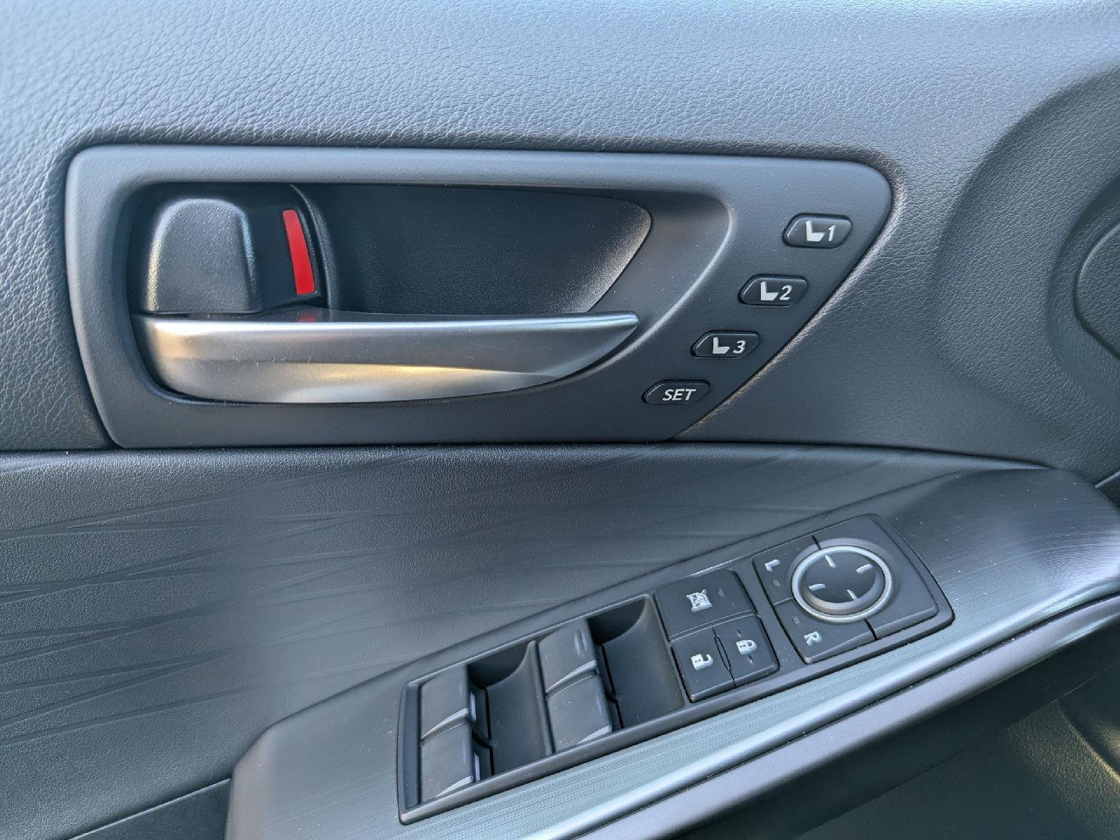 Used 2023 Lexus IS 500 image 25