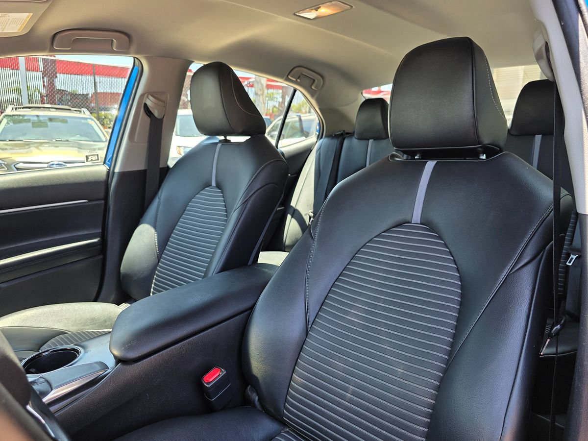 Used 2019 Toyota Camry SE FWD image 19