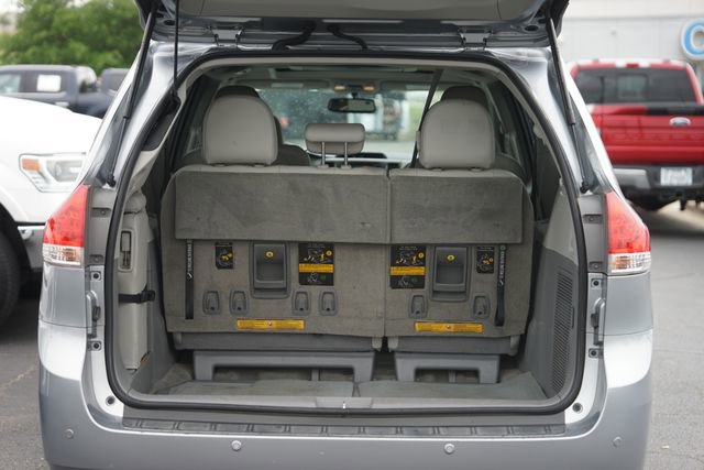 Used 2013 Toyota Sienna XLE w/ Entertainment Pkg FWD image 33