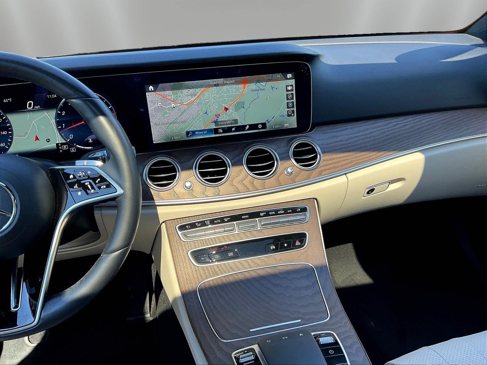 Used 2022 Mercedes-Benz E 350 Sedan image 11