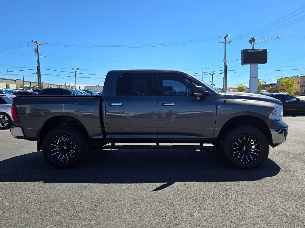 Used 2015 RAM 1500 Classic SLT w/ SLT Plus D←cor Group AWD/4WD image 5