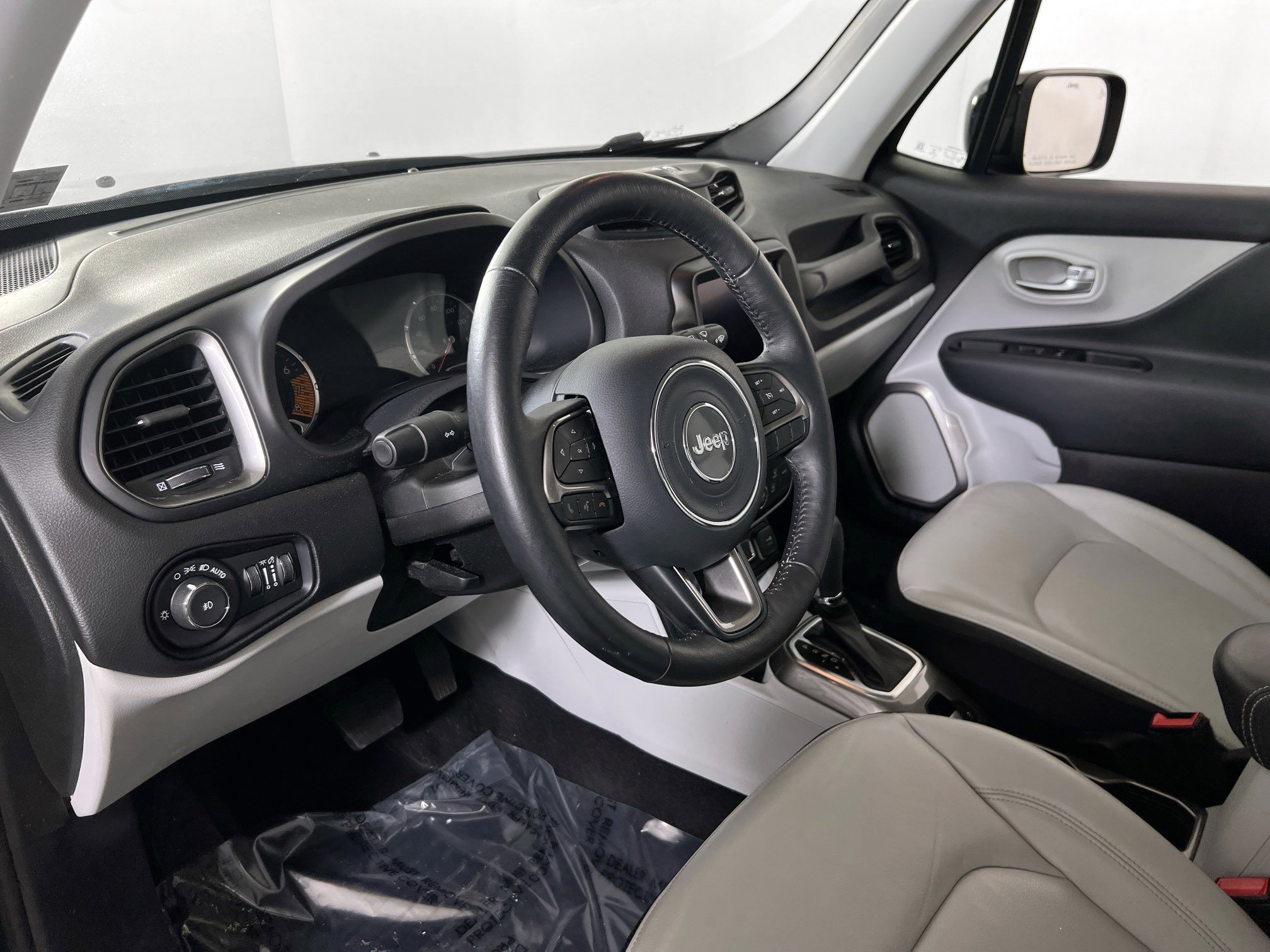 Used 2022 Jeep Renegade Limited AWD/4WD image 9