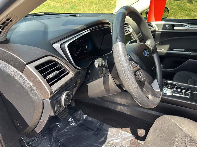 Certified 2020 Ford Fusion SE FWD image 13