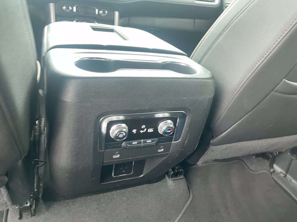 Used 2024 GMC Yukon SLT AWD/4WD image 23