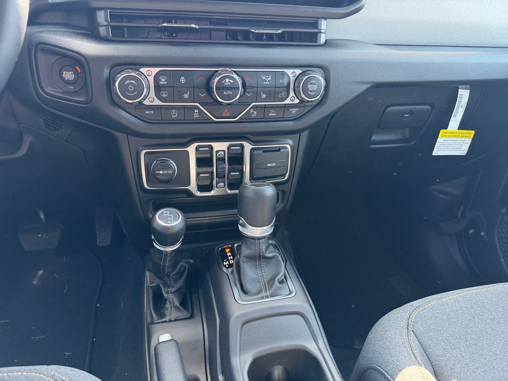 New 2025 Jeep Gladiator Sport AWD/4WD image 11
