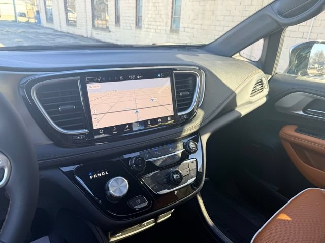 New 2026 Chrysler Pacifica Pinnacle w/ Trailer Tow Group FWD image 23