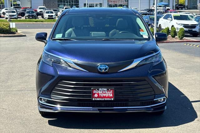 Certified 2024 Toyota Sienna XLE FWD image 10