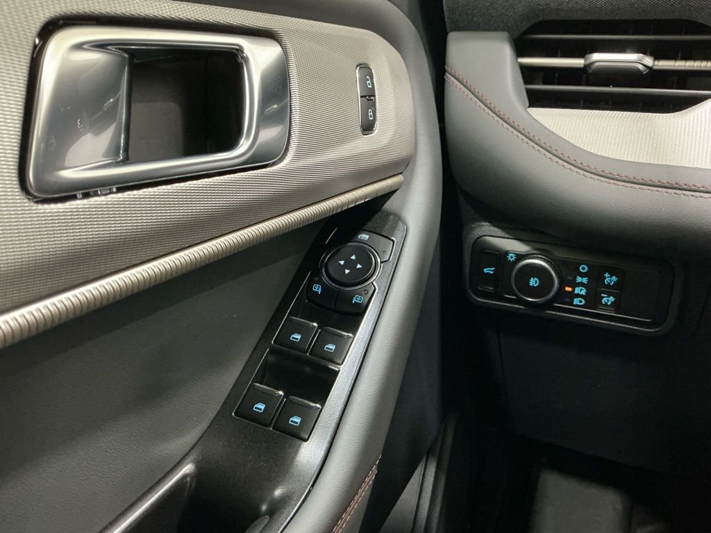 New 2026 Ford Explorer Active w/ Active Comfort Package AWD/4WD image 17