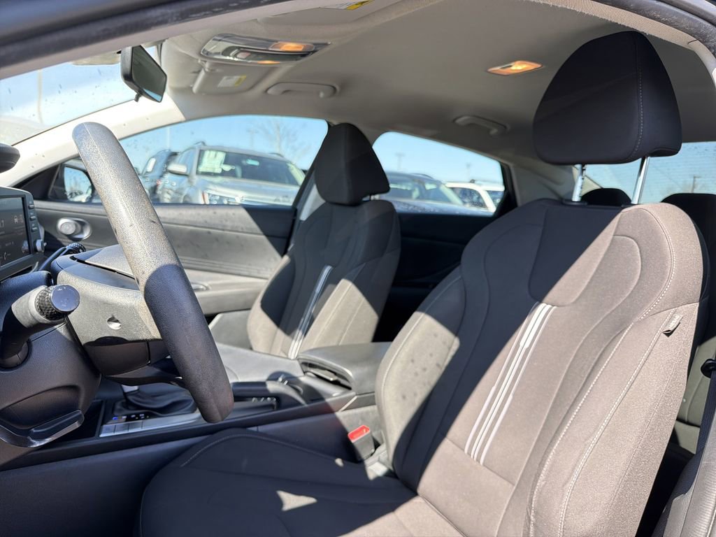 Used 2023 Hyundai Elantra SEL image 12