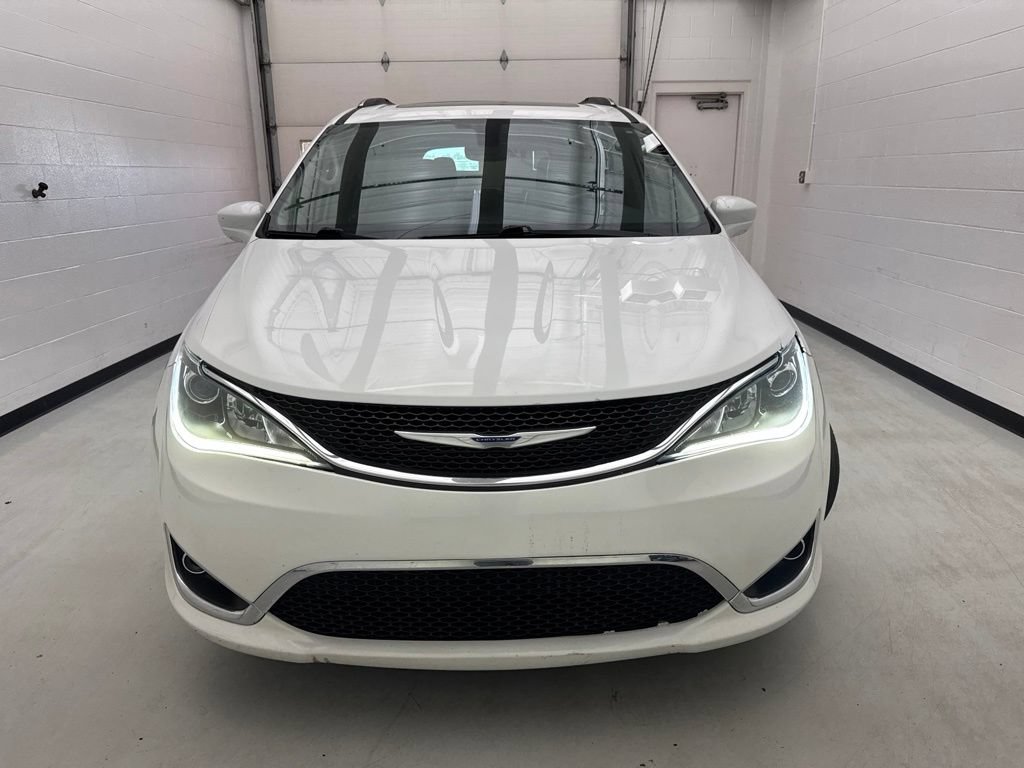 Used 2020 Chrysler Pacifica Limited FWD image 2