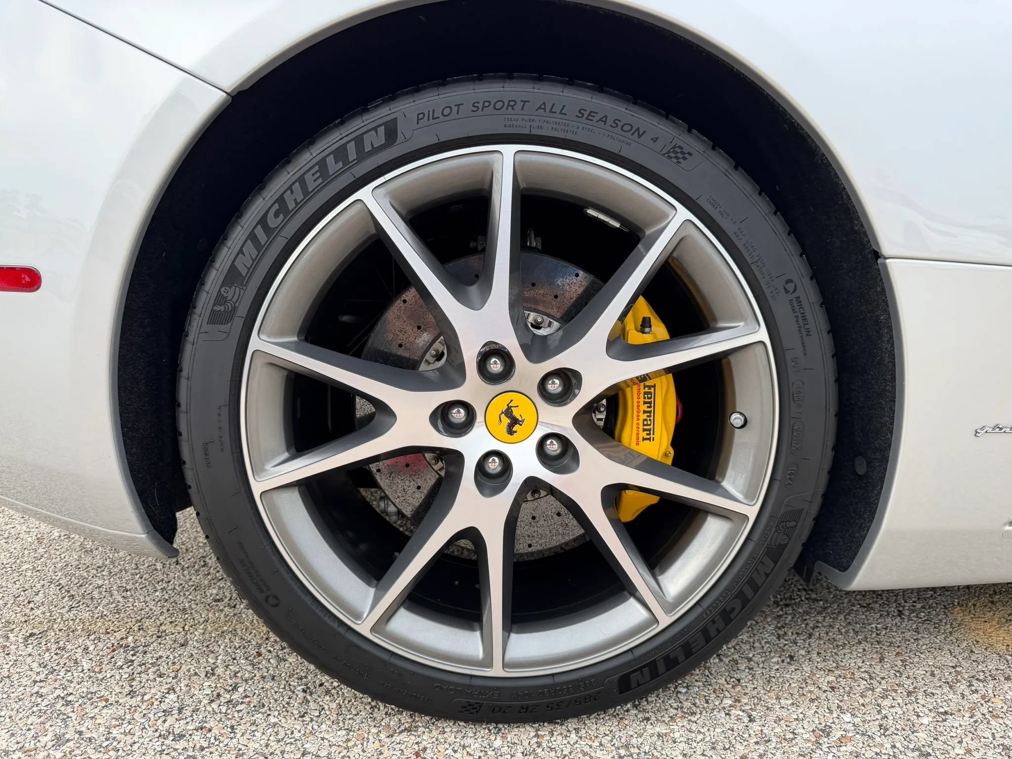 Used 2010 Ferrari California RWD image 15